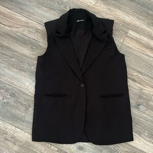 Pretty Garden sleeveless black blazer shoulder pads size small